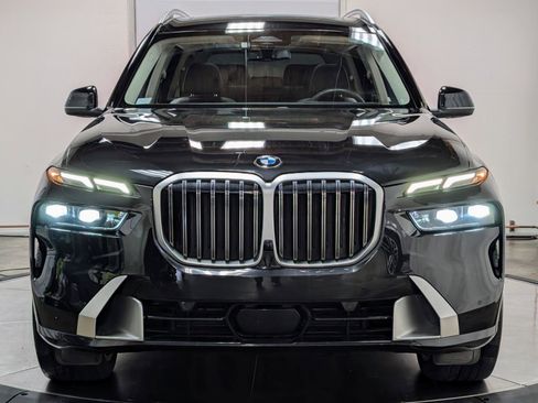 Used 2023 BMW X7 xDrive40i w/ Premium Package image 3