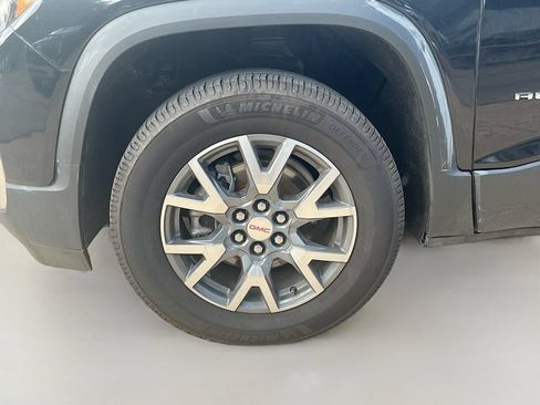 Used 2022 GMC Acadia SLE w/ Driver Convenience Package FWD image 29