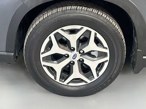 Used 2024 Subaru Forester Premium AWD/4WD image 32