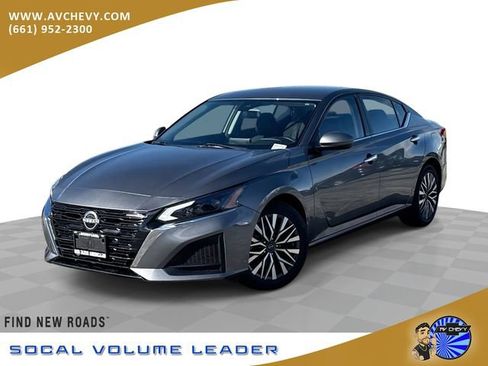 Used 2023 Nissan Altima 2.5 SV image 1