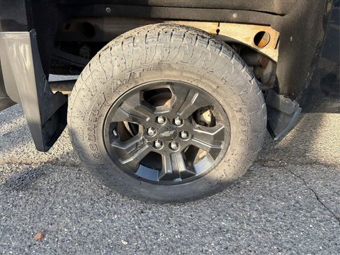 Used 2017 Chevrolet Silverado 1500 LT w/ Midnight Edition image 15