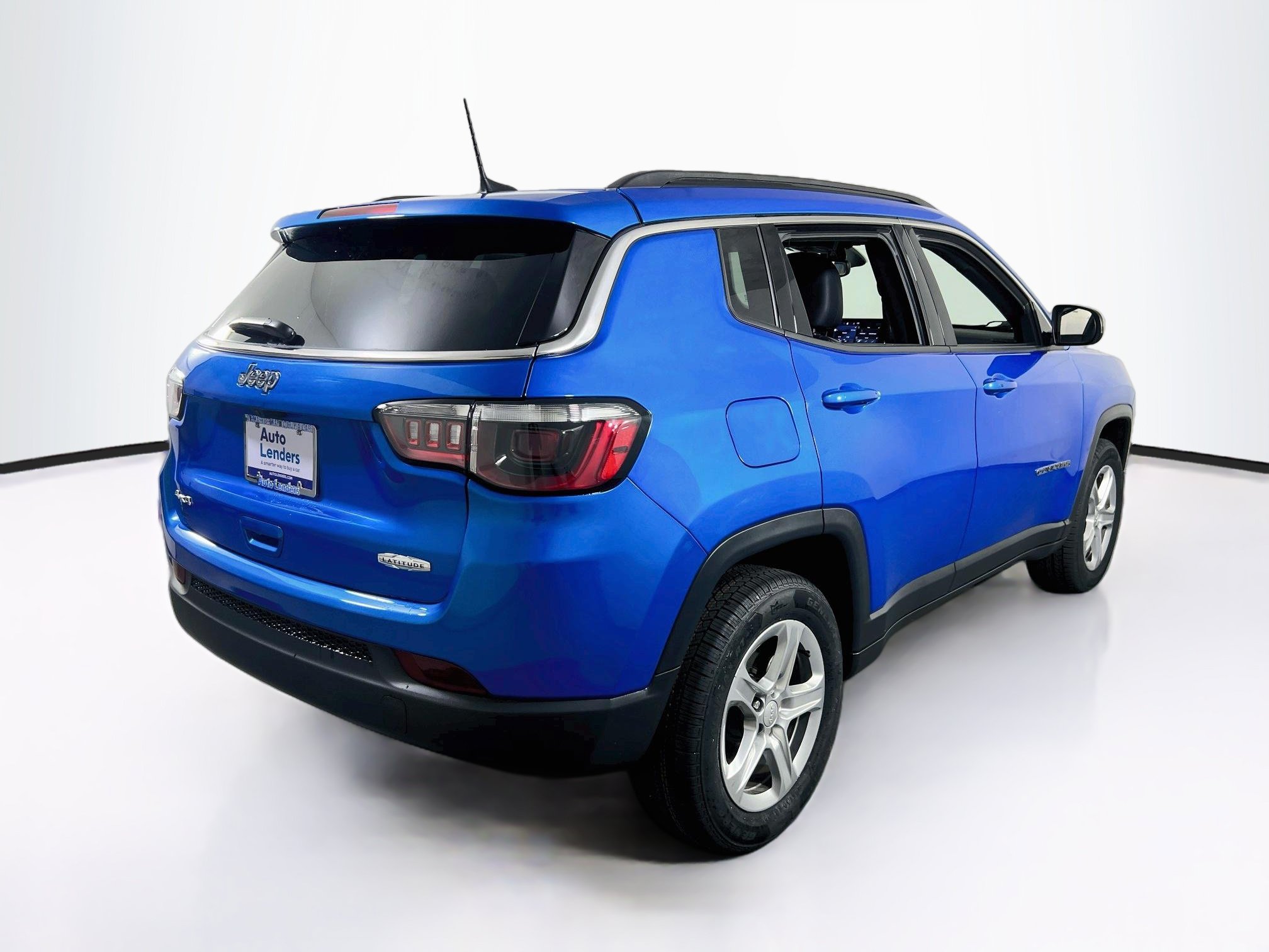 Used 2023 Jeep Compass Latitude AWD/4WD image 5