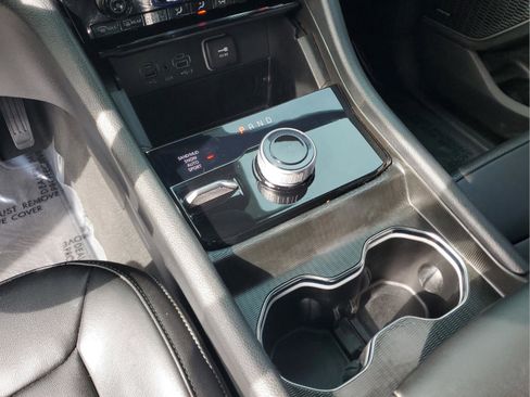 Certified 2024 Jeep Grand Cherokee Limited w/ Black Appearance Package image 20