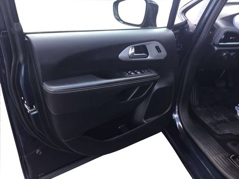Used 2025 Chrysler Pacifica Limited FWD image 20