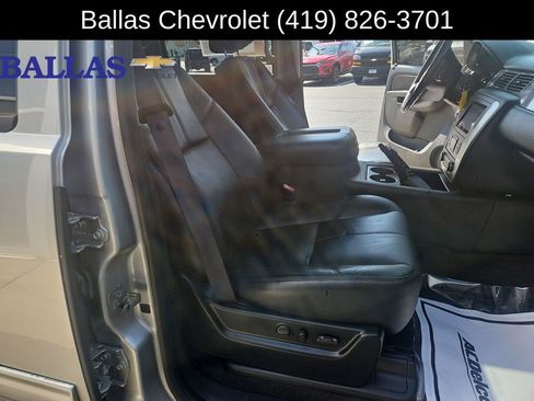 Used 2010 Chevrolet Avalanche LT w/ Luxury Package AWD/4WD image 27