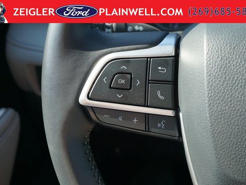 Used 2022 Toyota Highlander LE AWD/4WD image 25