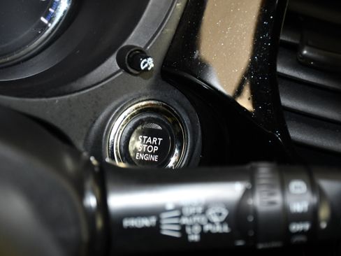 Used 2020 Mitsubishi Outlander SEL AWD/4WD image 25