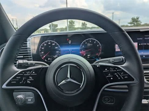 Used 2025 Mercedes-Benz GLE 350 4MATIC image 23
