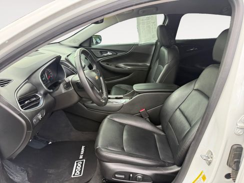 Used 2017 Chevrolet Malibu LT w/ Leather Package image 10