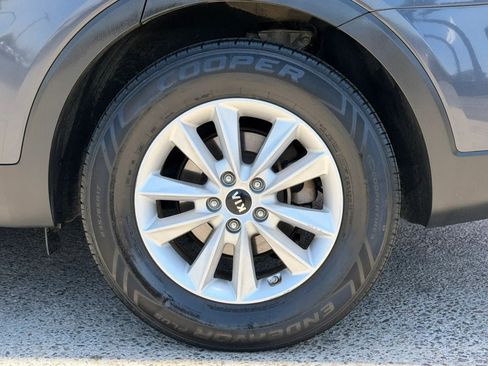 Used 2019 Kia Sorento FWD V6 image 35
