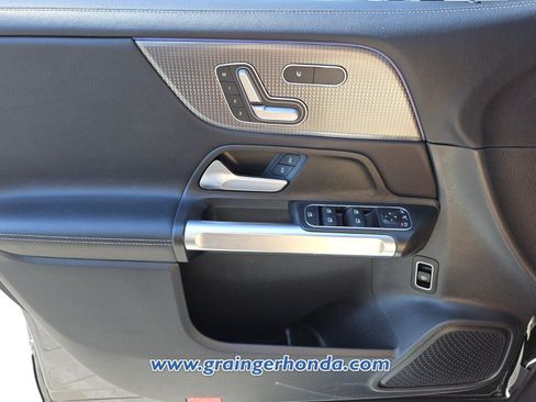 Used 2022 Mercedes-Benz GLB 250 4MATIC image 23