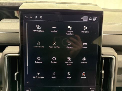 Used 2025 GMC Yukon Denali image 32