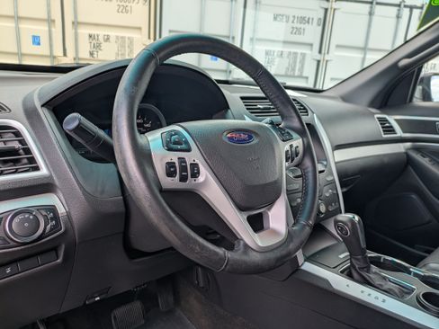 Used 2015 Ford Explorer XLT w/ Equipment Group 202A FWD image 29