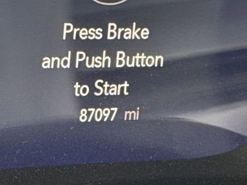 Used 2020 Chrysler Pacifica Touring-L Plus w/ Tire & Wheel Group image 9