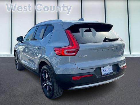 Certified 2025 Volvo XC40 B5 Core image 7