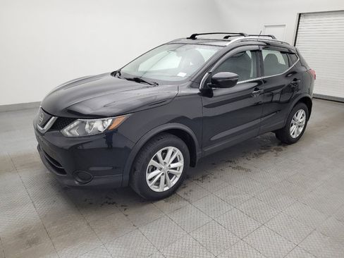 Used 2018 Nissan Rogue Sport SV image 2