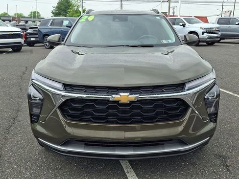 Used 2024 Chevrolet Trax LT w/ Driver Confidence Package FWD image 2