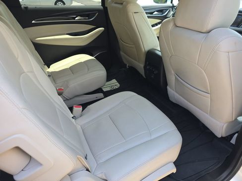 Used 2022 Buick Enclave Essence FWD image 17