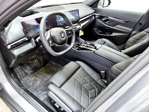 Used 2025 BMW 540i xDrive w/ Premium Package AWD/4WD image 2