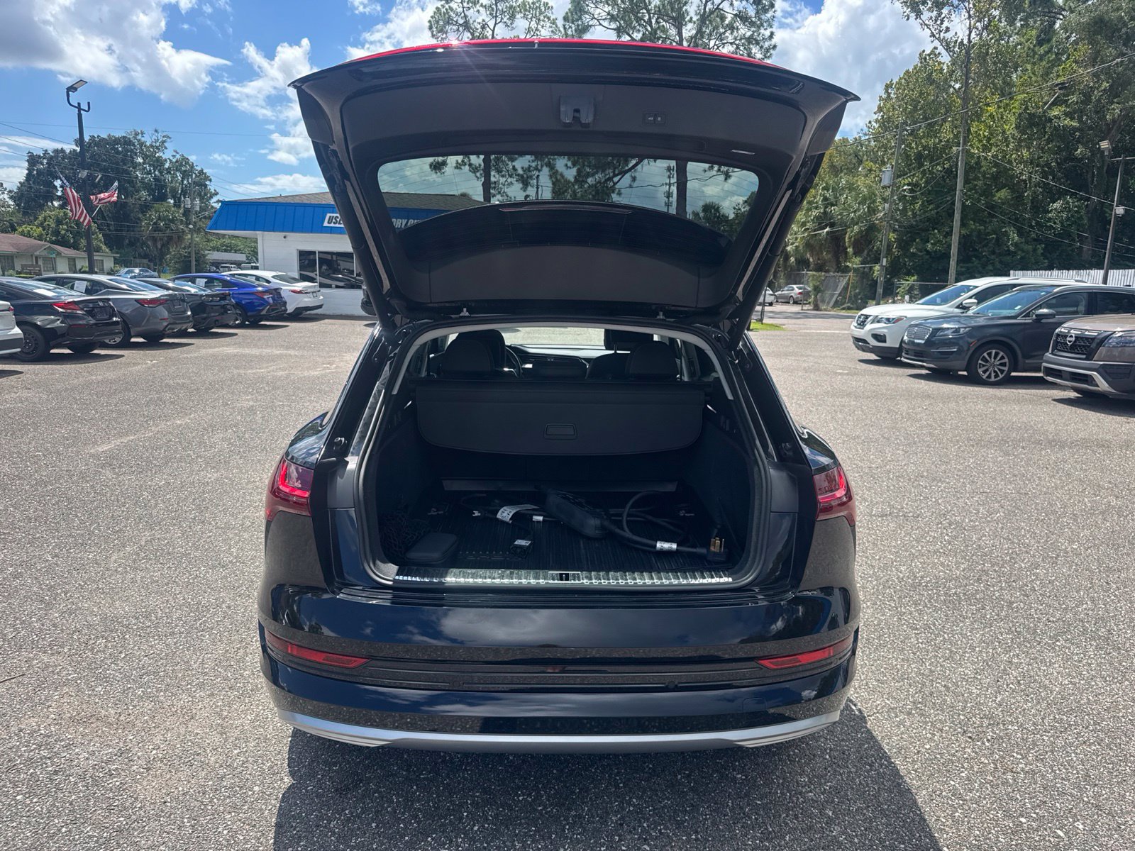 Used 2022 Audi e-tron Premium Plus AWD/4WD image 9