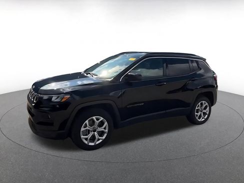 Used 2025 Jeep Compass Latitude AWD/4WD image 9
