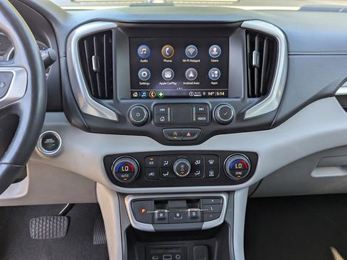 Used 2024 GMC Terrain SLT FWD image 29