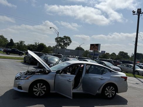 Used 2020 Nissan Altima 2.5 S FWD image 24