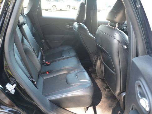 Used 2022 Jeep Cherokee Trailhawk AWD/4WD image 19