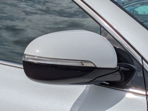 Used 2020 Kia Sorento LX image 12