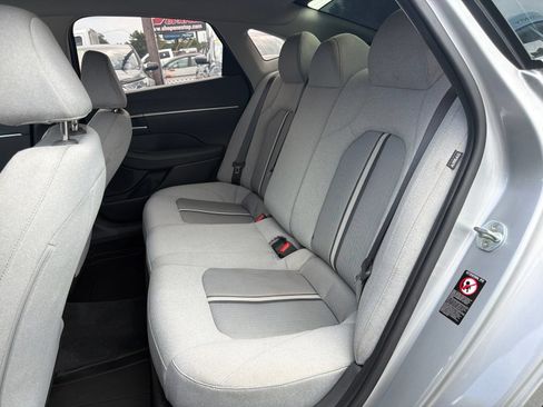 Used 2022 Hyundai Sonata SE w/ Winter Weather Package FWD image 9