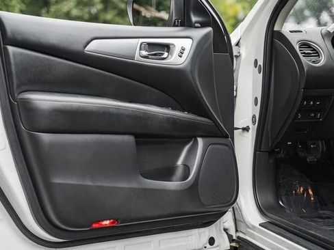 Used 2018 Nissan Pathfinder SL w/ Cargo Package image 37