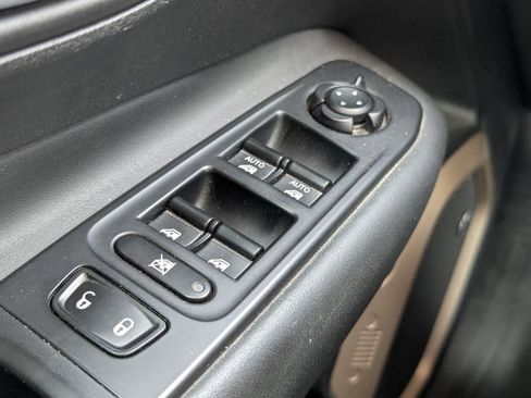 Used 2017 Jeep Renegade Limited AWD/4WD image 19