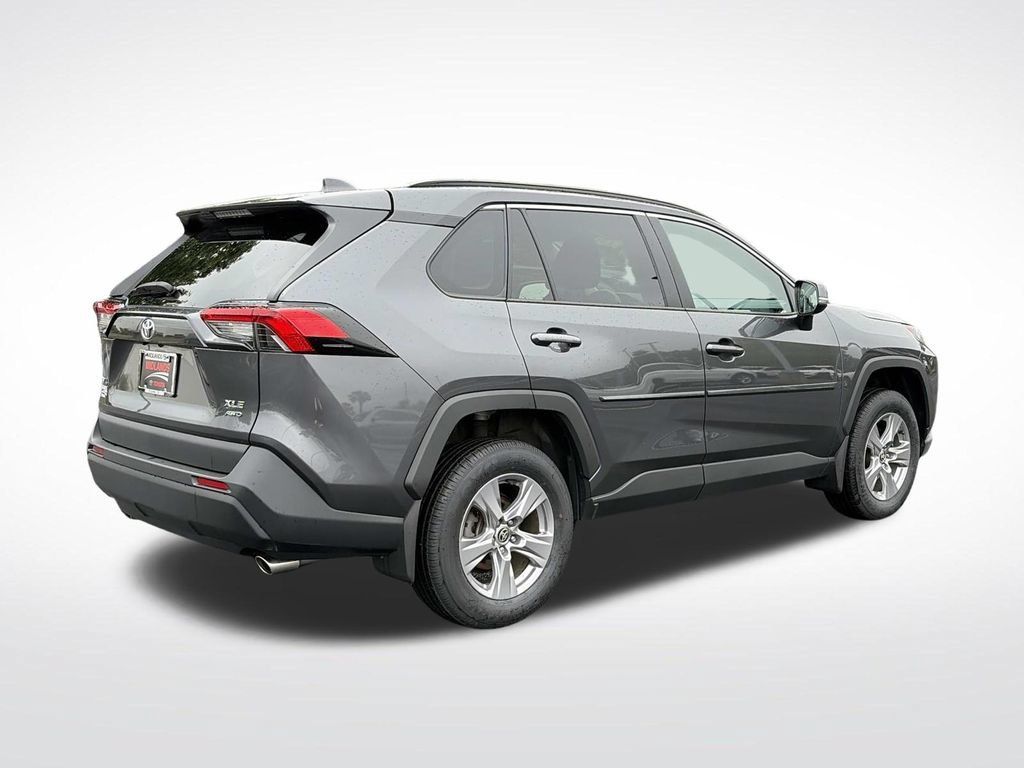 Used 2023 Toyota RAV4 XLE AWD/4WD image 7