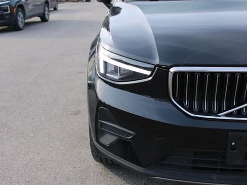 Used 2025 Volvo XC40 B5 Core image 42