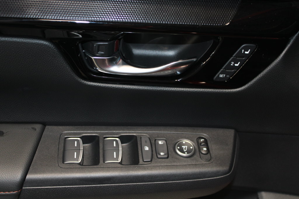 Used 2025 Honda CR-V Sport Touring image 6