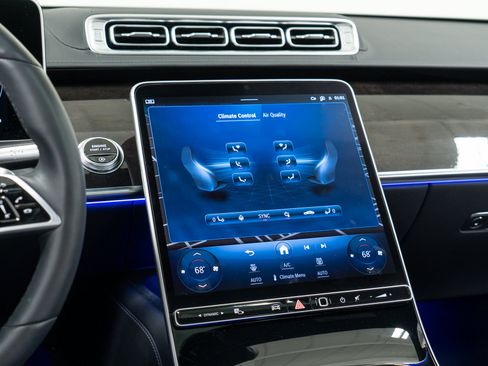 Certified 2023 Mercedes-Benz S 500 4MATIC w/ 3D Technology Package image 18