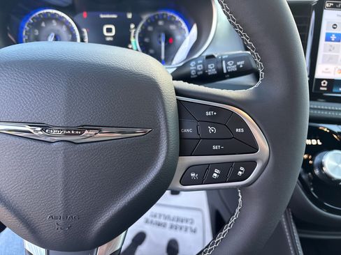 New 2026 Chrysler Pacifica Limited image 24