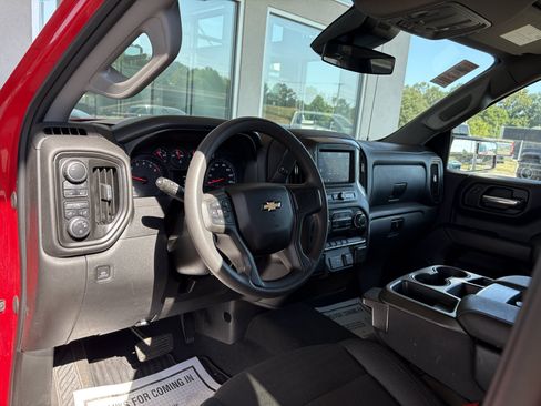 Used 2023 Chevrolet Silverado 1500 Custom AWD/4WD image 9
