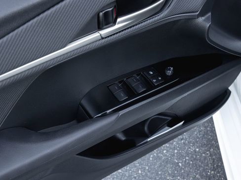 Certified 2025 Toyota Camry SE w/ Convenience Package FWD image 9