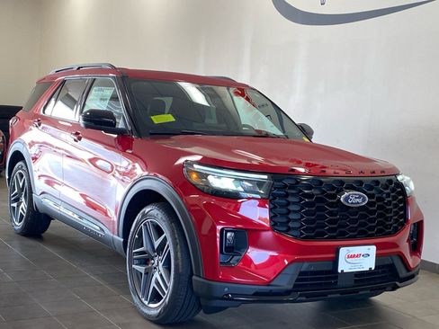 New 2026 Ford Explorer ST-Line w/ ST-Line Street Pack AWD/4WD image 2