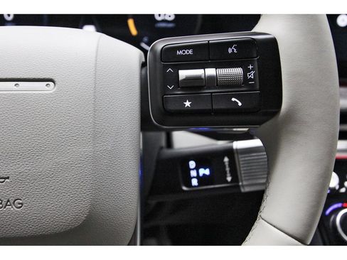 Used 2025 Hyundai Santa Fe Limited FWD image 16