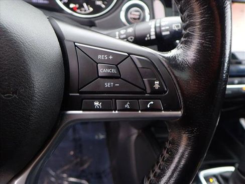 Used 2018 Nissan Rogue SL w/ Premium Package image 17