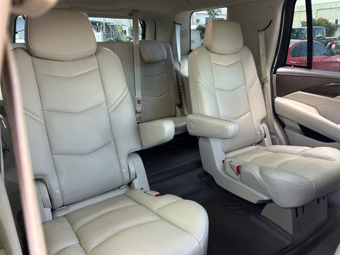 Used 2017 Cadillac Escalade Premium Luxury AWD/4WD image 18