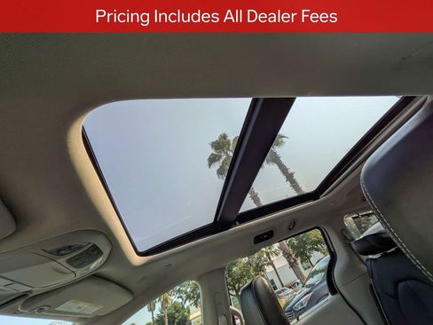 Used 2024 Chrysler Pacifica Limited w/ Uconnect Theater Family Group FWD image 22