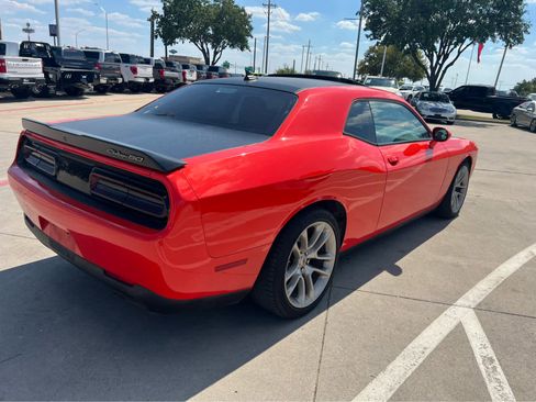Used 2020 Dodge Challenger R/T image 3