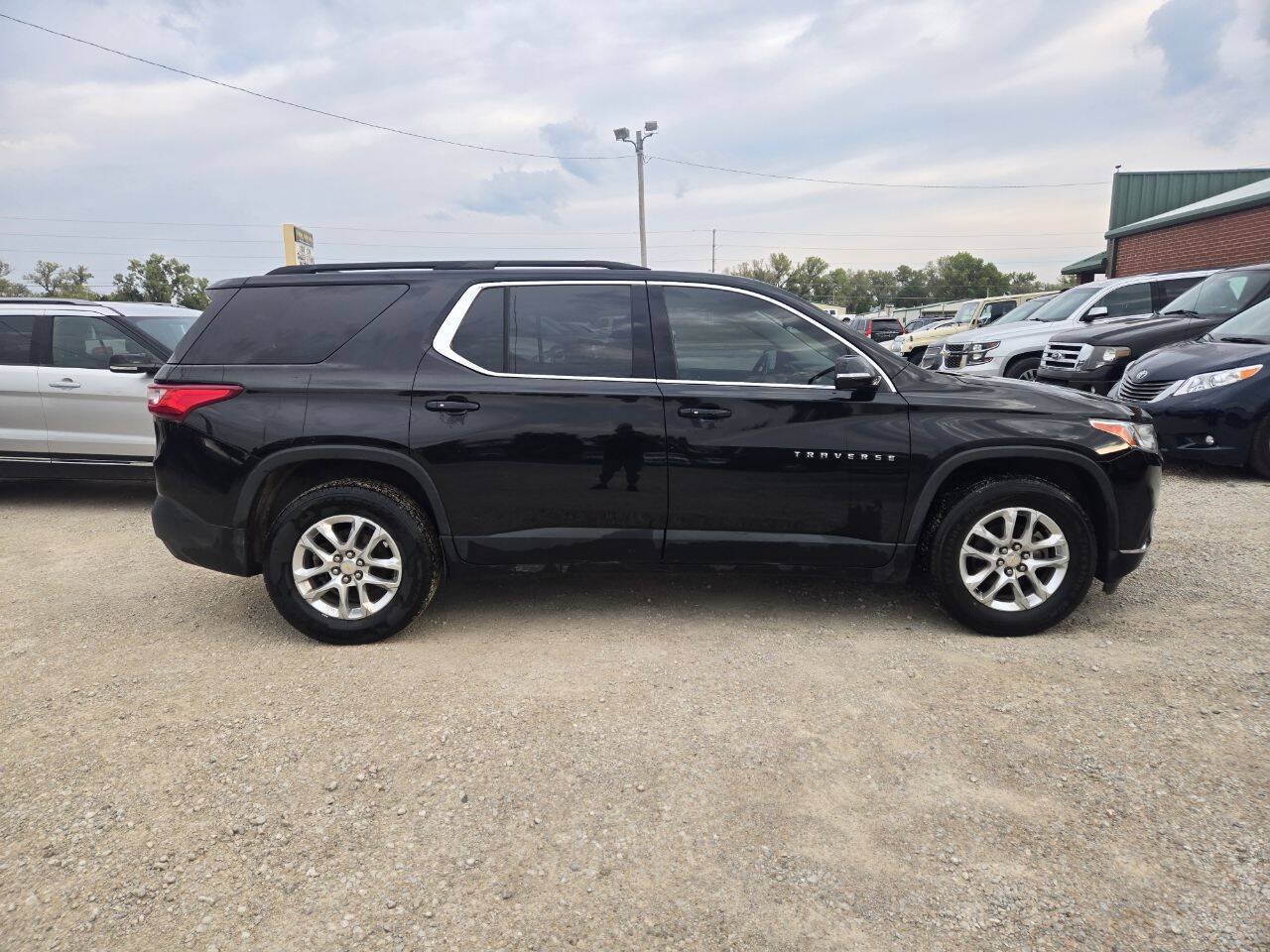 Used 2019 Chevrolet Traverse LT AWD/4WD image 2