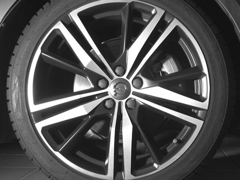 Used 2021 Volvo V60 T6 R-Design w/ Advanced Package FWD image 25