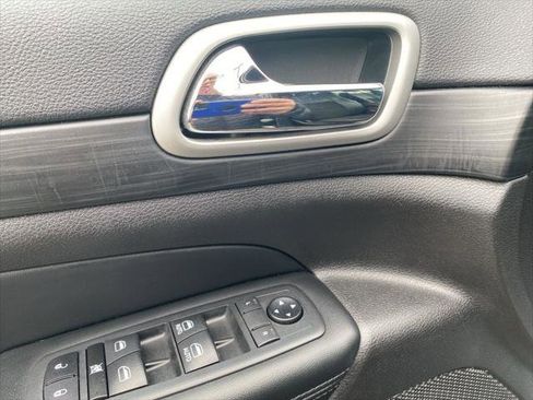 Certified 2020 Jeep Grand Cherokee Altitude AWD/4WD image 20