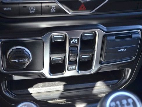 Used 2021 Jeep Gladiator Willys image 30