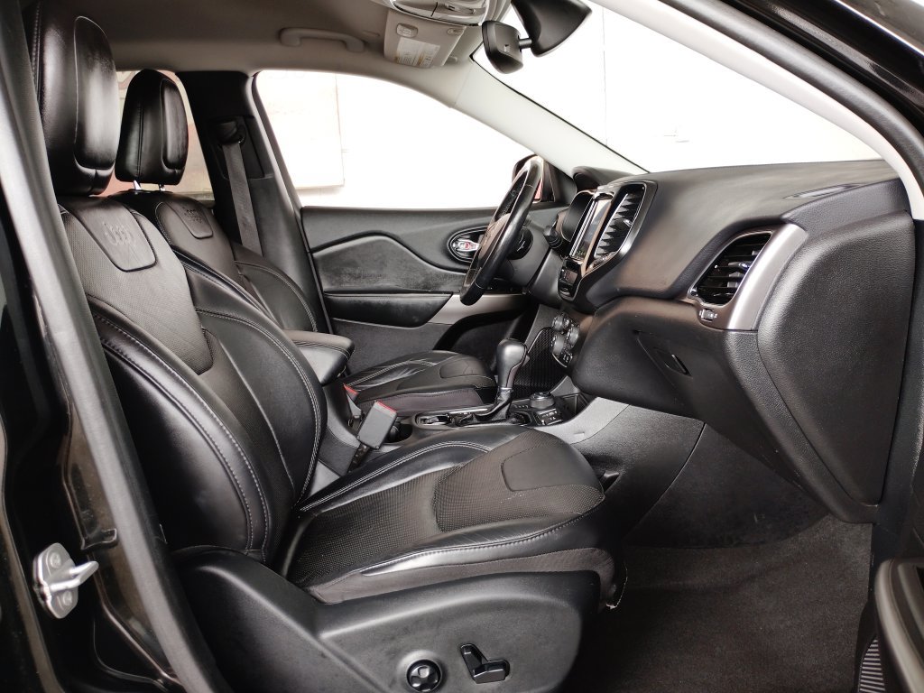 Used 2020 Jeep Cherokee Limited AWD/4WD image 12